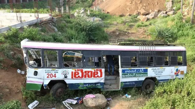 દુર્ઘટનાગ્રસ્ત બસ