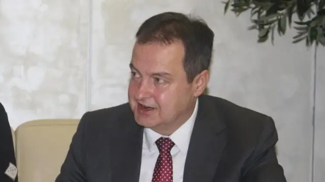 Дачић на аеродрому