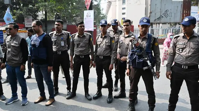 এবারের নির্বাচনে ভোট কেন্দ্রগুলোতে পুলিশের সঙ্গে ২৫ হাজারের বেশি বডিওর্ন ক্যামেরা থাকবে