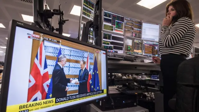 জোটের মূল সনদ লিসবন চুক্তির ৫০ ধারা কার্যকর করার জন্য ব্রাসেলসে এই চিঠি পাঠিয়েছেন ব্রিটিশ প্রধানমন্ত্রী টেরেসা মে।