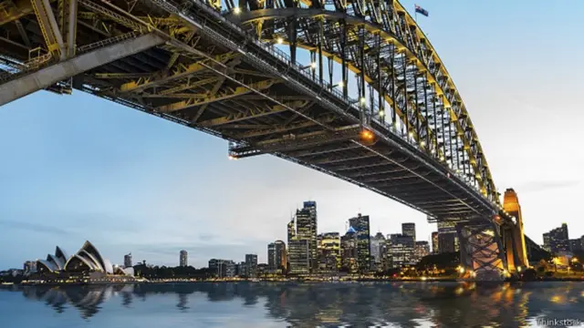 ઓસ્ટ્રેલિયા ખાતે આવેલું સિડની હાર્બર બ્રિજ