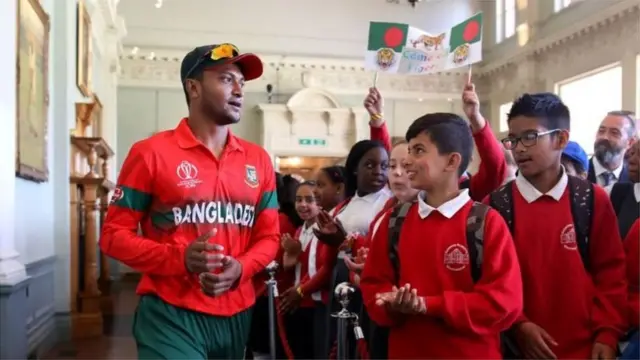 বাংলাদেশের অন্যতম জনপ্রিয় ব্যক্তিত্ব সাকিব আল হাসান