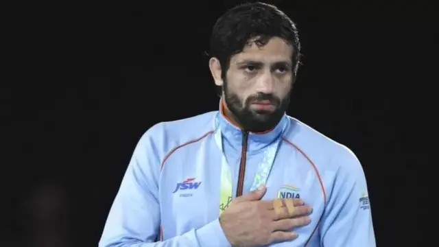 டோக்கியோ ஒலிம்பிக்கில் வெள்ளி வென்ற ரவி தாஹியா, இந்த முறை மல்யுத்தத்தில், 57கிலோ எடைப்பிரிவில் தங்கம் வென்றார்.