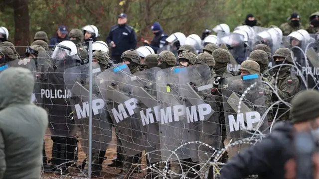 Tropas polonesas e guardaspixbet promoção grátisfronteira com escudos impediram que os migrantes entrassem no país