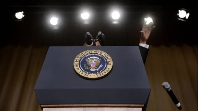 হোয়াইট হাউসে প্রেসিডেন্ট ওবামার সেই মাইক ড্রপ মুহুর্ত