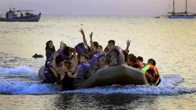 Migrantes afganos llegando a Grecia en 2015