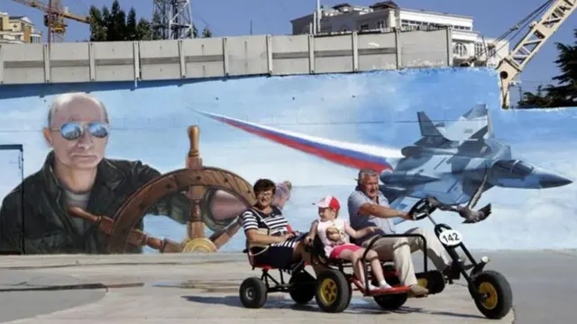 Баннер с фото Владимира Путина в Крыму