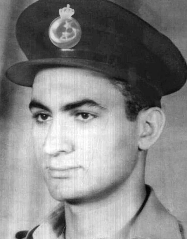 1952年，年轻的飞行员穆巴拉克。