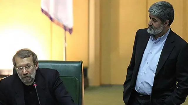 علی مطهری نائب رئیس و علی لاریجانی رئیس مجلس ایران. این دو از اقوام یکدیگرند