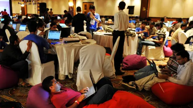 2010లో బెంగళూరులో ఓపెన్ హ్యాక్ డేలో పాల్గొన్న ఐటీ నిపుణులు