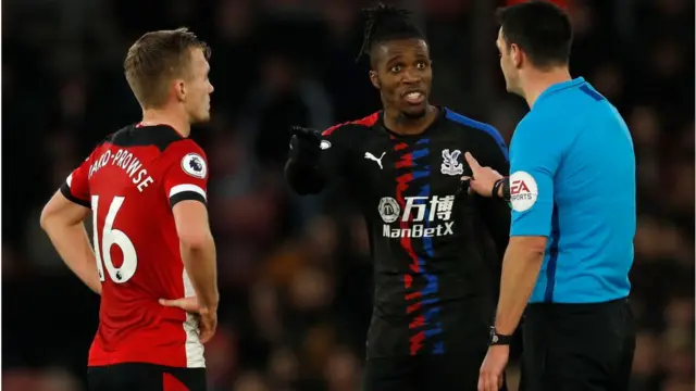 খেলার মাঠে বিরোধ একটি সাধারণ ঘটনা।