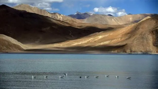 पैंगोंग झील