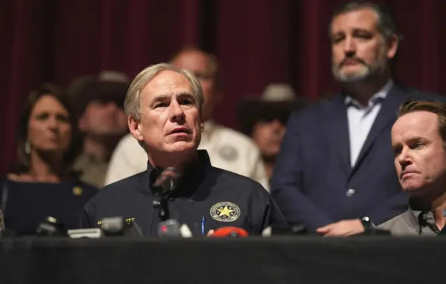 El gobernador Greg Abbott