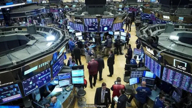 Có sự tương đồng lạ lùng giữa người giao dịch chứng khoán Wall Street và những người săn ảnh. Cả hai đều phải cố gắng xử lý rủi ro tài chính từng ngày