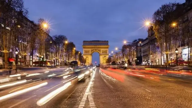 பாப்லோ பிக்காசோவின் முன்னாள் வழக்கறிஞர் ரோலண்ட் தோமாஸ், லோஸியோவின் வழக்கை வாதாடினார்.