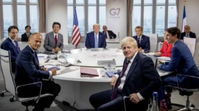 Perdana Menteri Jepang Shinzo Abe bersama para pemimpin negara di KTT G7 di Biarritz, 2019.