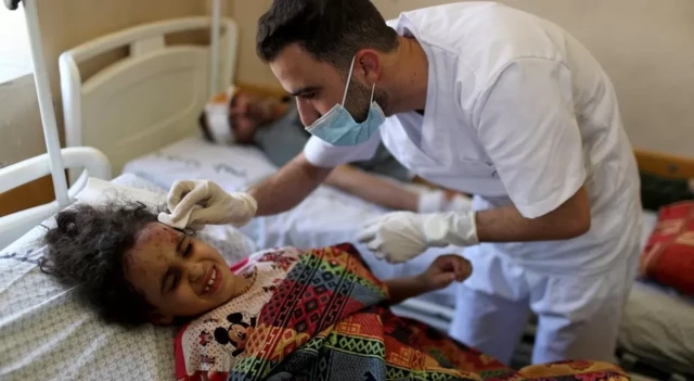 โรงพยาบาลในกาซากำลังตึงตัวอย่างหนักจากยอดผู้รับบาดเจ็บจำนวนมาก