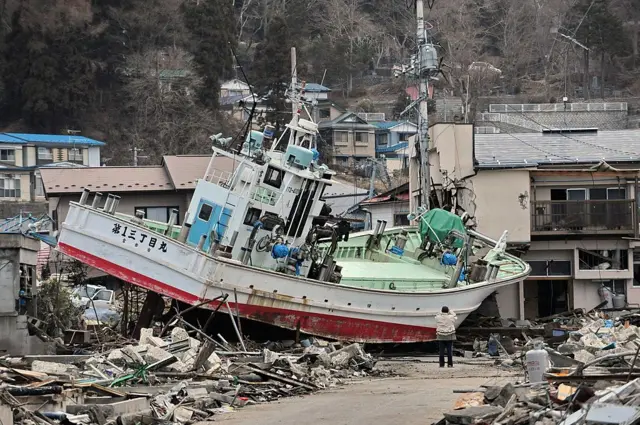 Tsunami há 15 anos deixou mais de 26 mil mortos e um rastro de destruição pelo país, como na cidade pesqueira de Morioka, na costa do Pacífico na ilha de Honshu