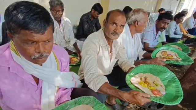 काळी दिवाळी साजरी केल्याबद्दल शेतकऱ्यांवर गुन्हे दाखल करण्यात आले आहेत.