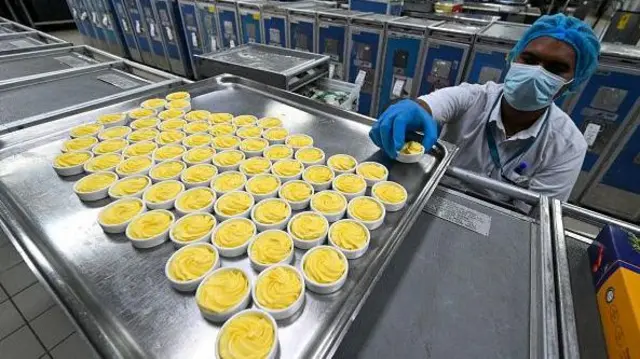 භාණ්ඩයේ අවසාන මිල ගණනය කර ඇත්තේ VAT බද්දේ අගය එකතු කිරීමෙන් ය. 