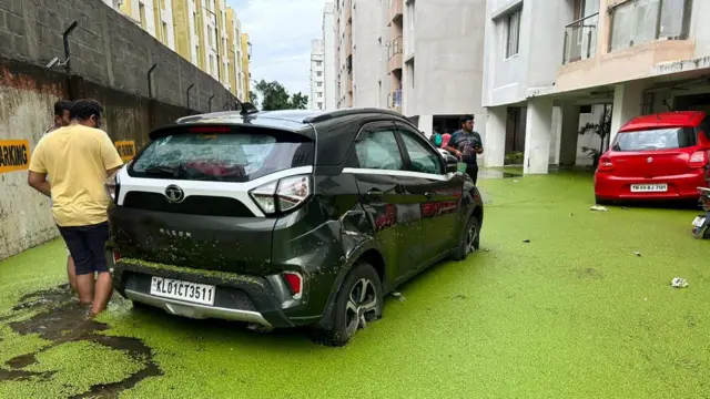 புரவங்கரா குடியிருப்புகளில் தேங்கியுள்ள வெள்ள நீர்