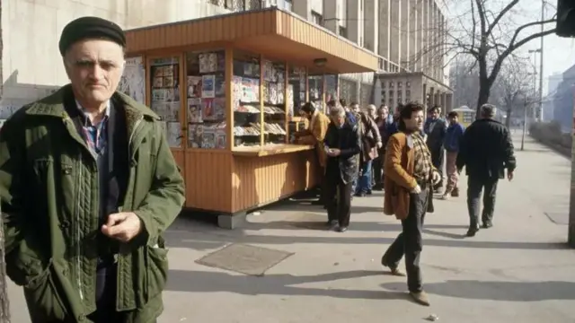 Ред за новине у Сарајеву, дан после референдума