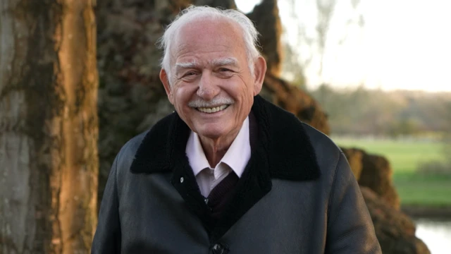 Osman Selahaddin Osmanoğlu, Oxforshire'daki evinde BBC Türkçe ekibini ağırladı.