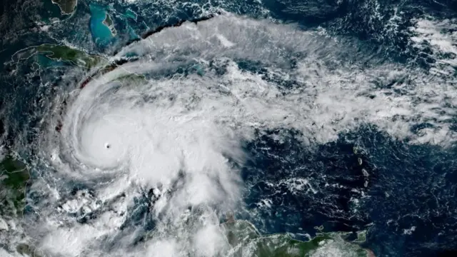 બીબીસી ગુજરાતી વાવાઝોડું ચક્રવાત હરિકેન મેલિસા જમૈકા કેરેબિયન વરસાદ પવન પૂર હવામાન 