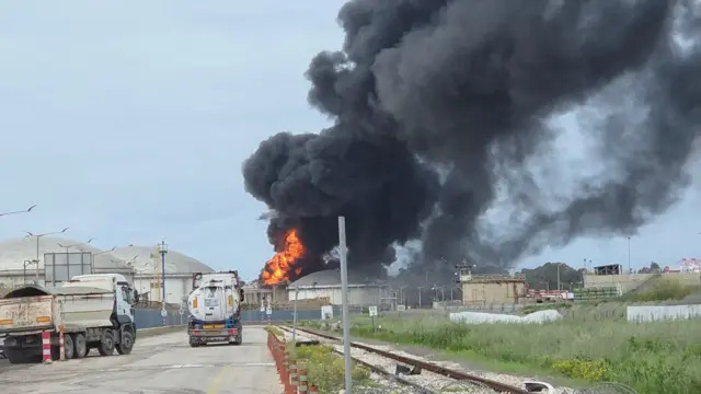 Пожар на израильском НПЗ в Хайфе после иранской атаки 30 марта