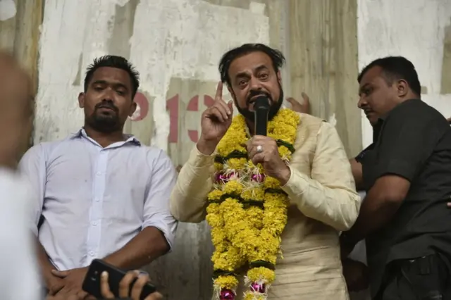 আওরঙ্গজেবের প্রশস্তি করে বিপাকে পড়েছেন আবু আজমি