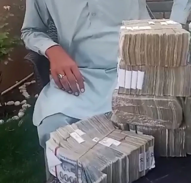 مونٹی کا کہنا ہے کہ تیمور رضا نے دو لاکھ 58 ہزار پاؤنڈ لوٹائے ہیں