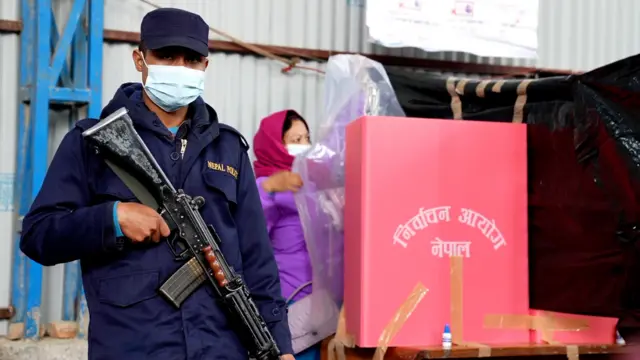 निर्वाचनको सुरक्षामा झन्डै ३ लाख सुरक्षाकर्मी खटिएका छन्