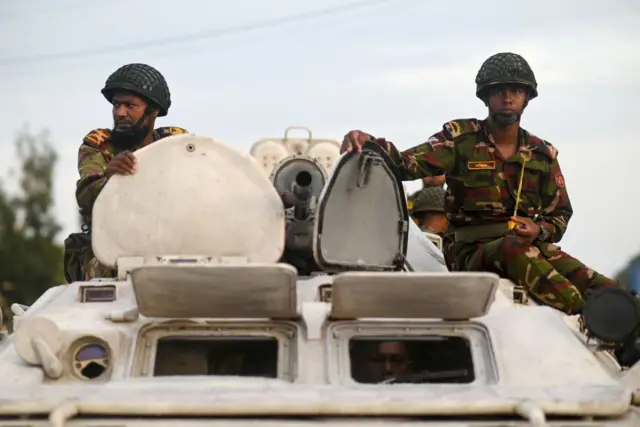 সেনাবাহিনী 