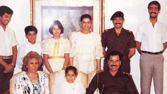 পুত্র, কন্যা, স্ত্রী ও দুই জামাইয়ের সঙ্গে সাদ্দাম হোসেন