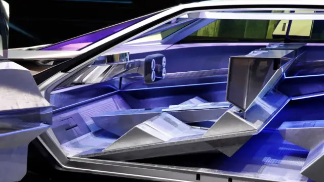 کانسپت پژو فرمانی مستطیل‌شکل با چهار حفره دایره‌ای دارد