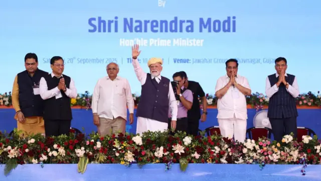 ગુજરાત મંત્રીમંડળ વિસ્તરણ ભાજપ ભૂપેન્દ્ર પટેલ નરેન્દ્ર મોદી અમિત શાહ હર્ષ સંઘવી, બીબીસી ગુજરાતી ભાજપ ગુજરાતીમાં સમાચાર ગુજરાત સરકાર સૌરાષ્ટ્ર પરષોત્તમ સોલંકી રાઘવજી પટેલ જયેશ રાદડિયા 