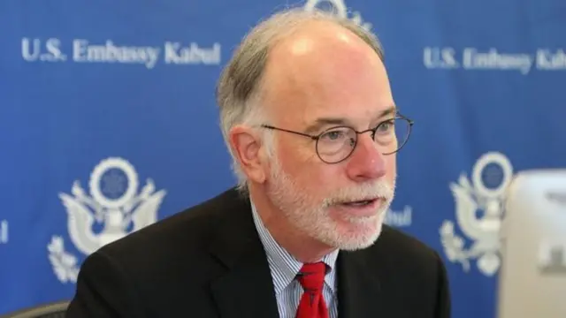 په افغانستان کې د متحده ایالاتو د سفارت شارژدافیر پرون په کابل کې د ښځینه قاضیانو وژنې پېښه وغندله او د پلټونو غوښتنه یې وکړه.