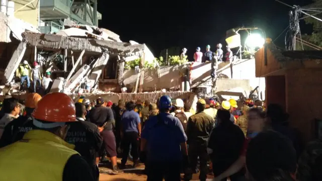 sekolah di Kota Meksiko yang ambruk.