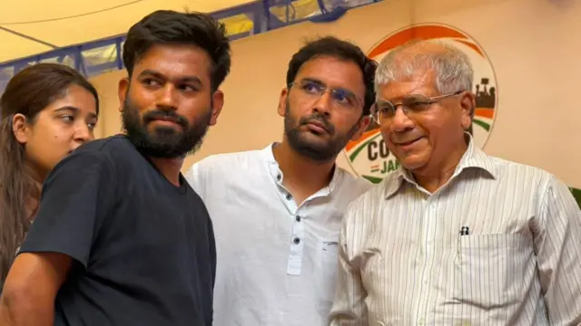 సోనమ్ వాంగ్ చుక్, కాక్రోచ్ జనతా పార్టీ, అరవింద్ కేజ్రీవాల్, ఆందోళనలు