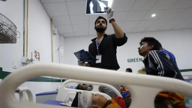 जजरकोट भूकम्पका घाइतेको उपचार 