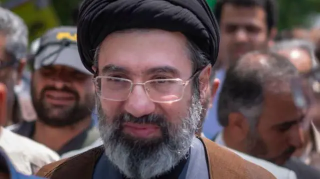 आयतुल्लाह अली ख़ामेनेई के बेटे मोजतबा ख़ामेनेई 