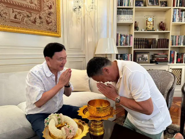 เศรษฐา ทวีสิน โพสต์ภาพเข้าอวยพรนายทักษิณ เนื่องในเทศกาลปีใหม่ไทย 