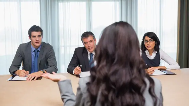 Müsahibədəki hiyləgər suallar bizə namizədin səriştəsi barədə az, müsahibəni götürənin kobudluğu barədə çox məlumat verir. Alimlər belə deyirlər