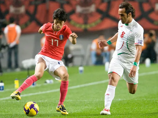 علی کریمی با مچبند سبز