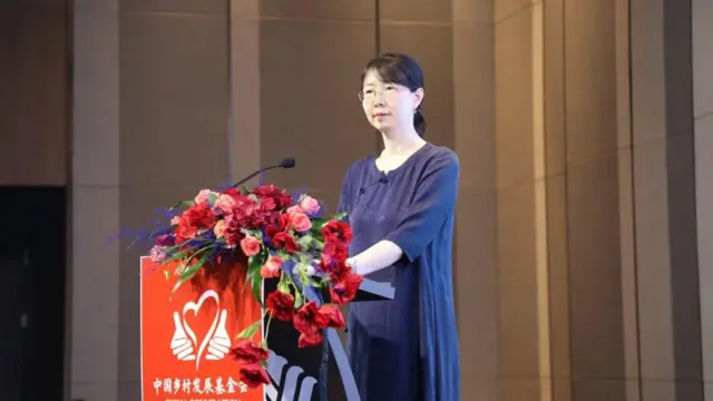 သံအမတ်ကြီးမာကျား မရောက်လာခင် သံမှူးကြီး Ms. Cao Jing က သံရုံးယာယီတာဝန်ခံ လုပ်ခဲ့ပါတယ်။