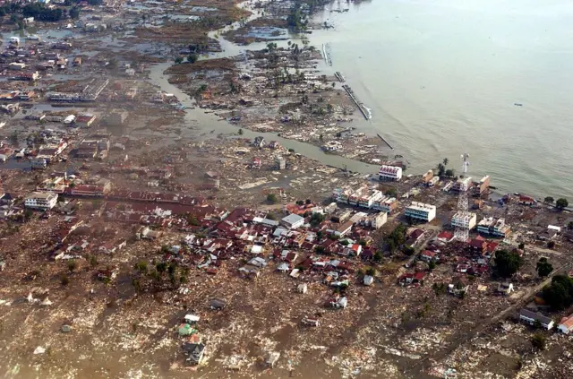 Wilayah Meulaboh, Aceh, usai dihantam tsunami pada 2004.