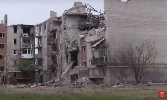 Les quartiers résidentiels de Popasnaya ont été détruits après les hostilités du printemps 2022