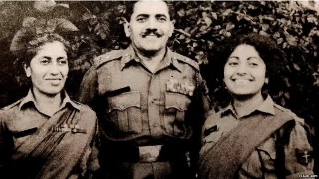 કર્નલ કે. કે. તિવારી પત્ની મેજર કમલા અને દીકરી લેફ્ટનન્ટ ઉમા સાથે