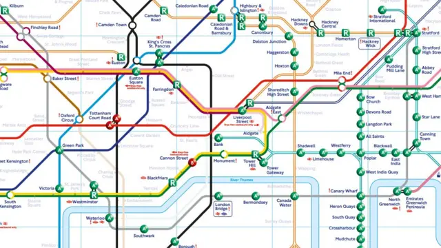 Лондон шаҳри метроси ва темир йўл бекатларининг аксарида ногиронлик аравачалари учун қулайлик яратилган.