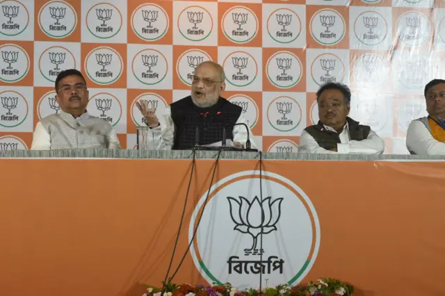 এসআইআরের সমর্থনে পশ্চিমবঙ্গের বিজেপি নেতাদের সঙ্গে নিয়ে স্বরাষ্ট্রমন্ত্রী অমিত শাহ্-র সংবাদ সম্মেলন